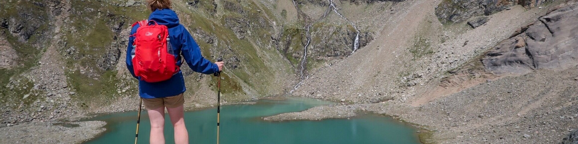 After hiking up to the Eisseehütte from the Bodenalm parkingspot we had a nice drink and something to eat at the nice hut. The hike to the hut at about 2500m takes about 2,5 - 3 hours.
After resting for some time we hiked further up the valley’s steep wall to the Eissee. This beautifull mountainlake is situated at about 2700m and looks stunning! #aboveitall