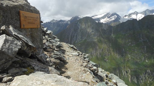 Venediger hohe weg to Neue Sajathutte. Ost Tirol, Austria