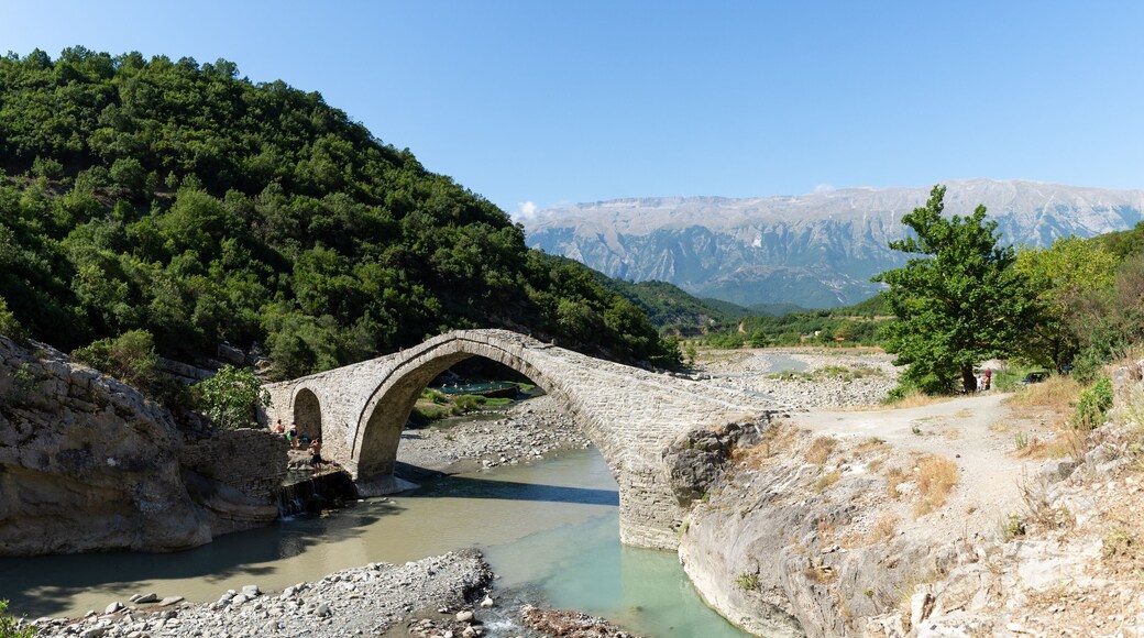 Pont et bains thermaux de Benje près de Përmet en Albanie