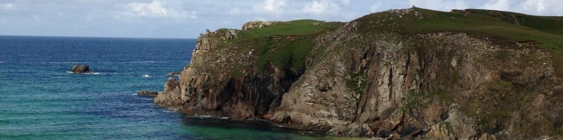 Mangersta Beach. Walk along the trail towards the beach and as you turn the corner you will see this gorgeous beach with it's turquoise water 😀