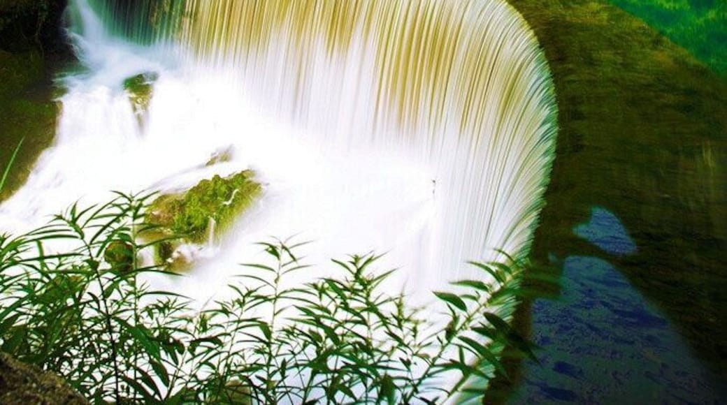 Beautiful #Libo Seven Small Arches Scenic Spot (Xiaoqikong) in #Guizhou.
https://twitter.com/Beautifulgx