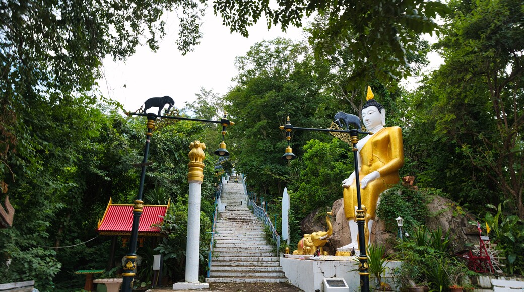 ワット カオループチャーン ピチット・タイ วัดเขารูปช้าง พิจิตร Phichit, Thailand