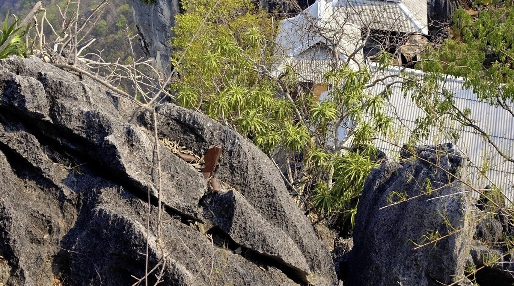 #Chalermprakiat #PuYak #Mountain #Temple
#Lampang #NorthThailand #Hiking #ThaiTemple #Thailand #Backpacking #TravelPhotography #TravelBlogger
See you also on Instagram: ExploreWithSeba