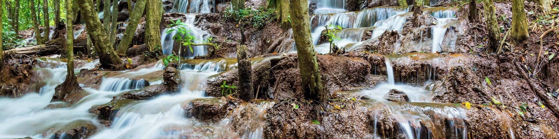 NIce waterfall hidden in jungle. Good spot for visit by motorbike from Mae Sot. Here is not many tourists, only few local people.
#pawai #waterfall #nature #thailand