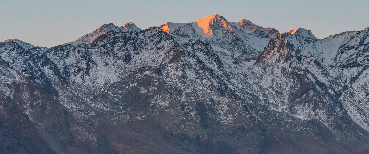 Cold sunrise in the Alps last fall with the first snow of the year. This view is near the Lake Salfeiner See, which is an easy one hour hike from the parking.
#sunrise #mountains #BvSMountains