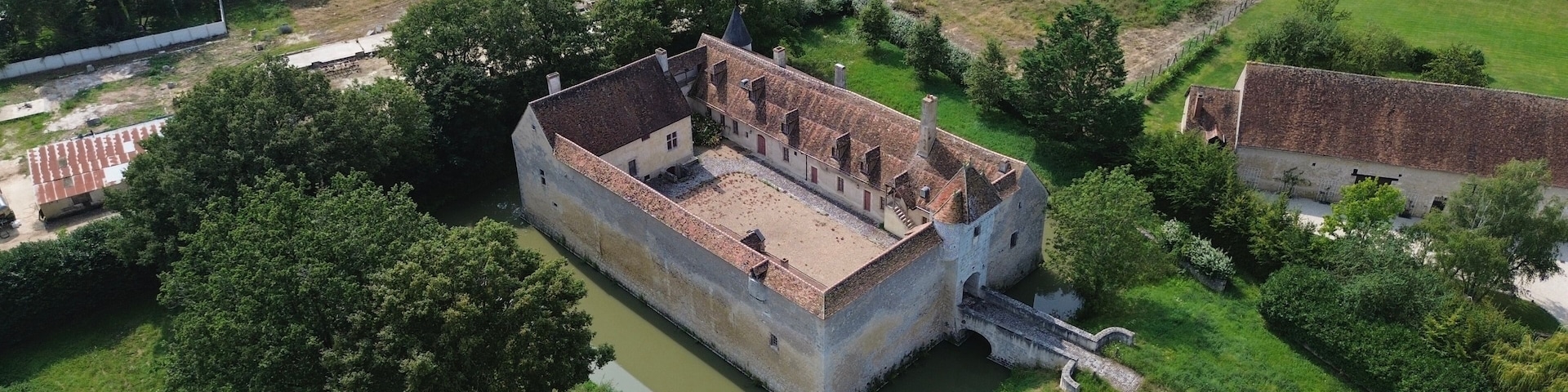 drone photo Assay castle France europe