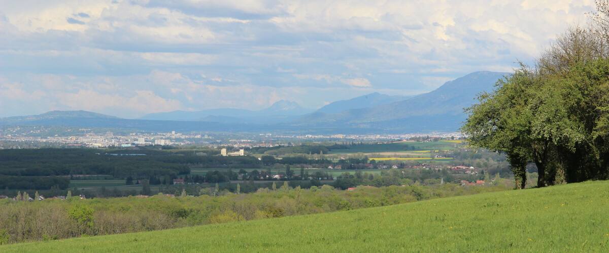Scenic view on the Bassin Lémanique