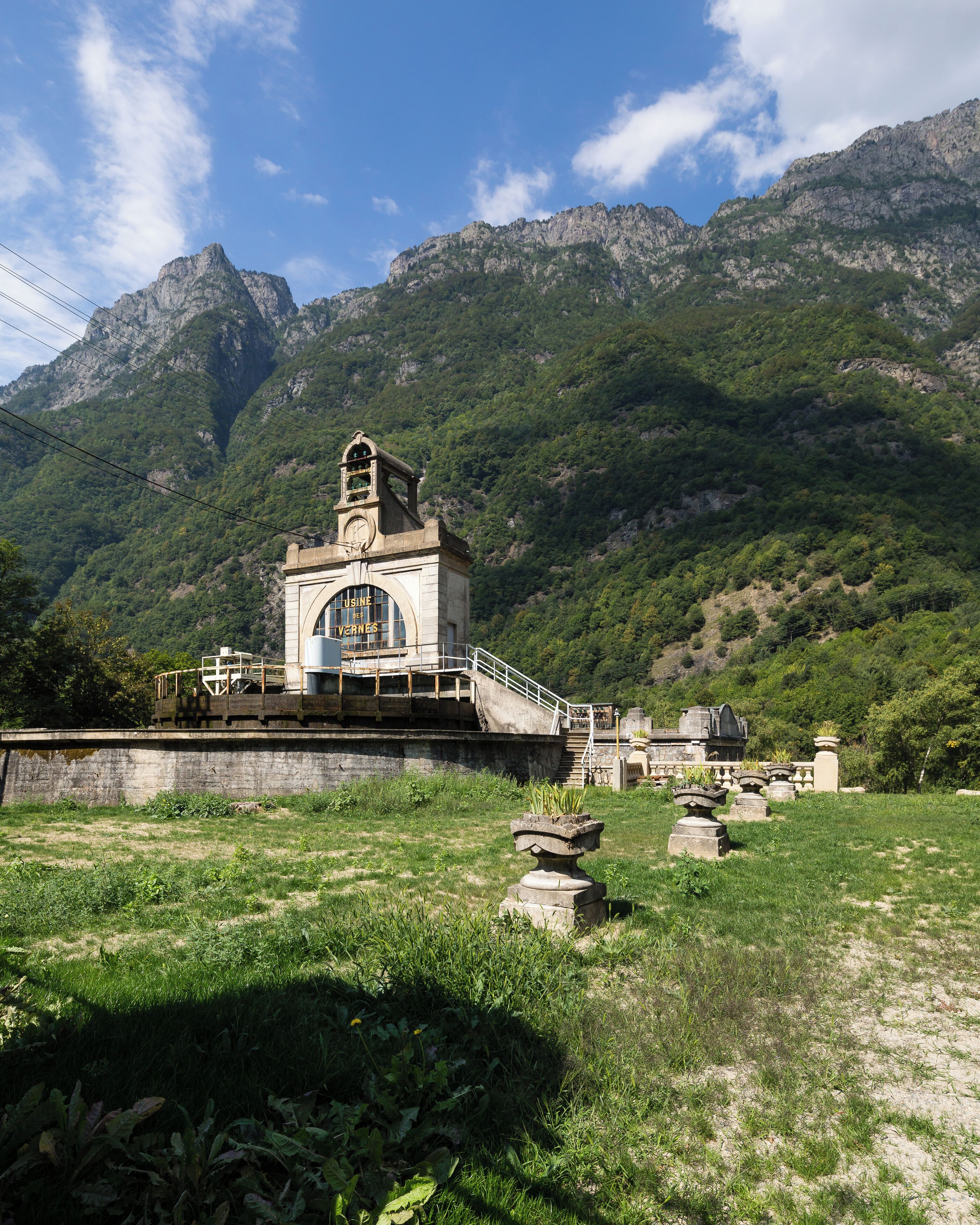 Français: Centrale hydroélectrique des Vernes à Livet-et-Gavet (France).