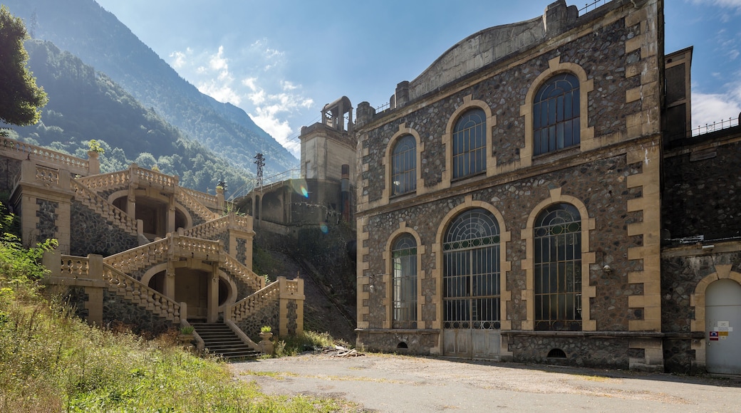 Français: Centrale hydroélectrique des Vernes à Livet et Gavet (France).