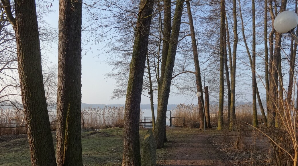 Fontane-Park in Teupitz, Landkreis Dahme-Spreewald in Brandenburg. Eröffnet im Jahr 1928 zum 30. Todestag des Schriftstellers Theodor Fontane.