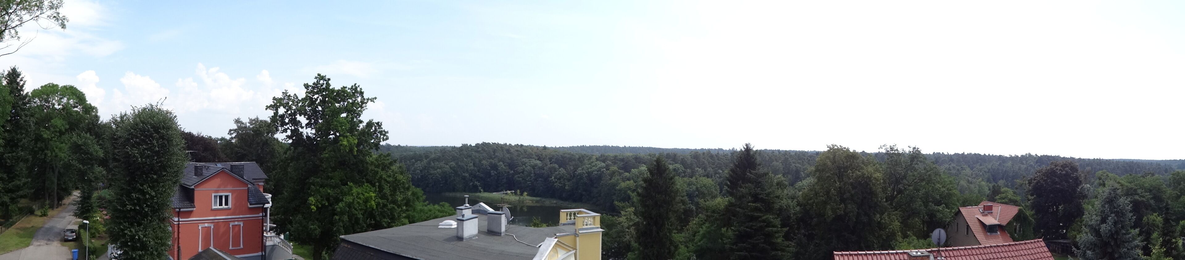 Wasserturm in Waldsieversdorf, errichtet um 1900 von Ferdinand Kindermann, dem Begründer des Dorfes zur Versorgung der Bevölkerung mit Trinkwasser. Im Erdgeschoss befindet sich die Technik, im Obergeschoss ein 70.000 Liter fassendes Becken. Der Turm ist heute ein technisches Denkmal.