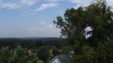 Wasserturm in Waldsieversdorf, errichtet um 1900 von Ferdinand Kindermann, dem Begründer des Dorfes zur Versorgung der Bevölkerung mit Trinkwasser. Im Erdgeschoss befindet sich die Technik, im Obergeschoss ein 70.000 Liter fassendes Becken. Der Turm ist heute ein technisches Denkmal.