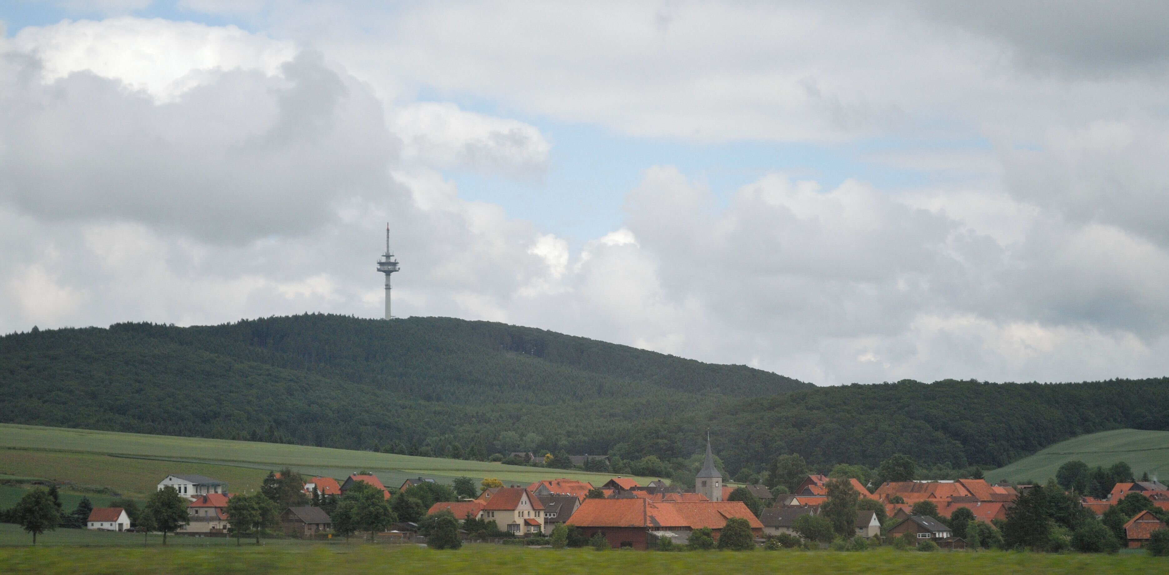 Radio tower Sibbesse. Image taken from an ICE train.