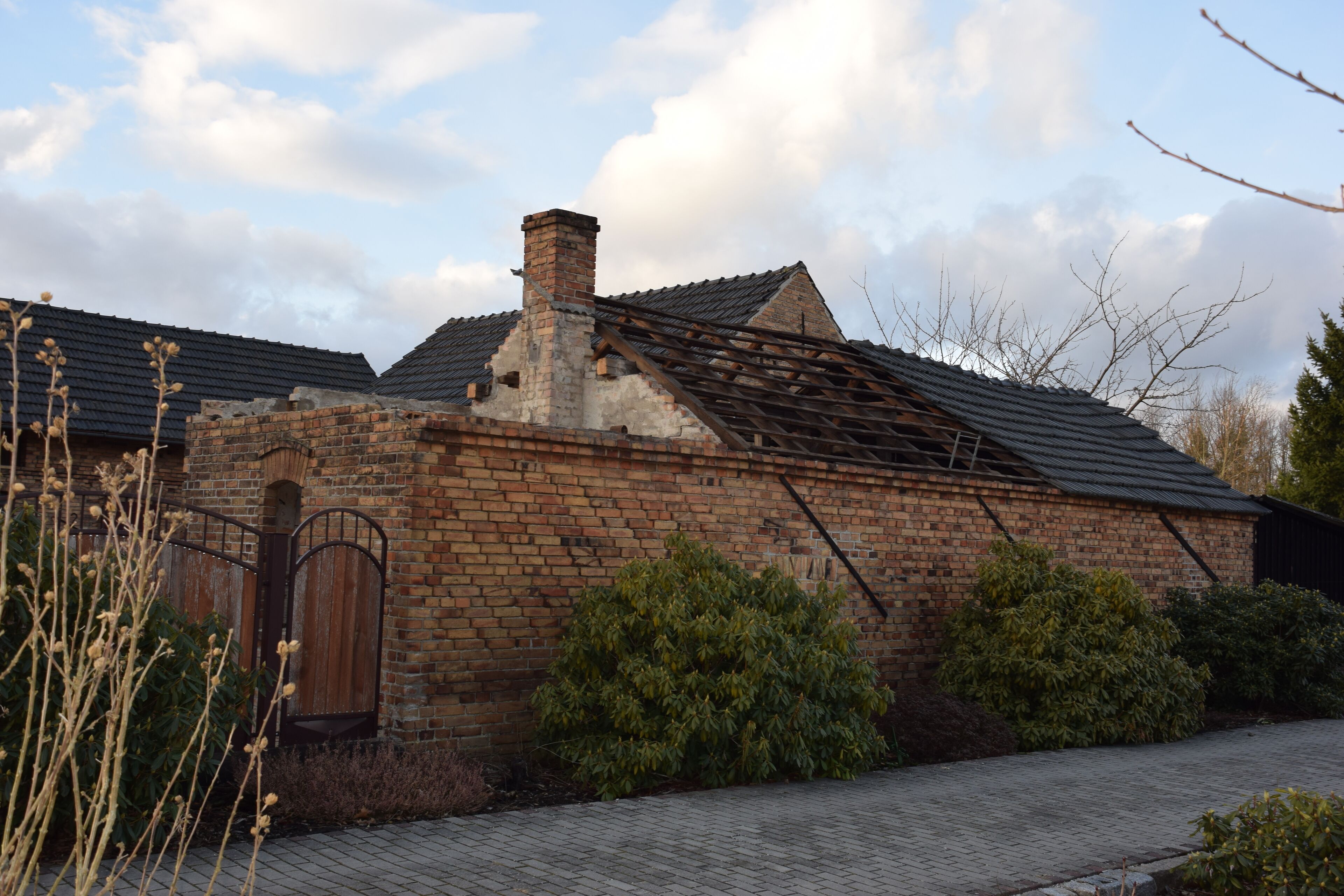 Farmhouse and three side buildings of a farm in Trebendorf; Inscribed with 1905; of importance for architectural and economical history