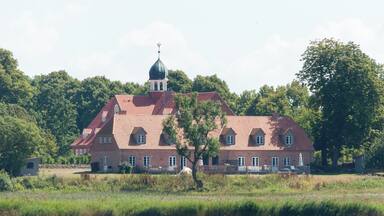 This is a photograph of an architectural monument. It is on the list of cultural monuments of Rieseby, no. 8.2
