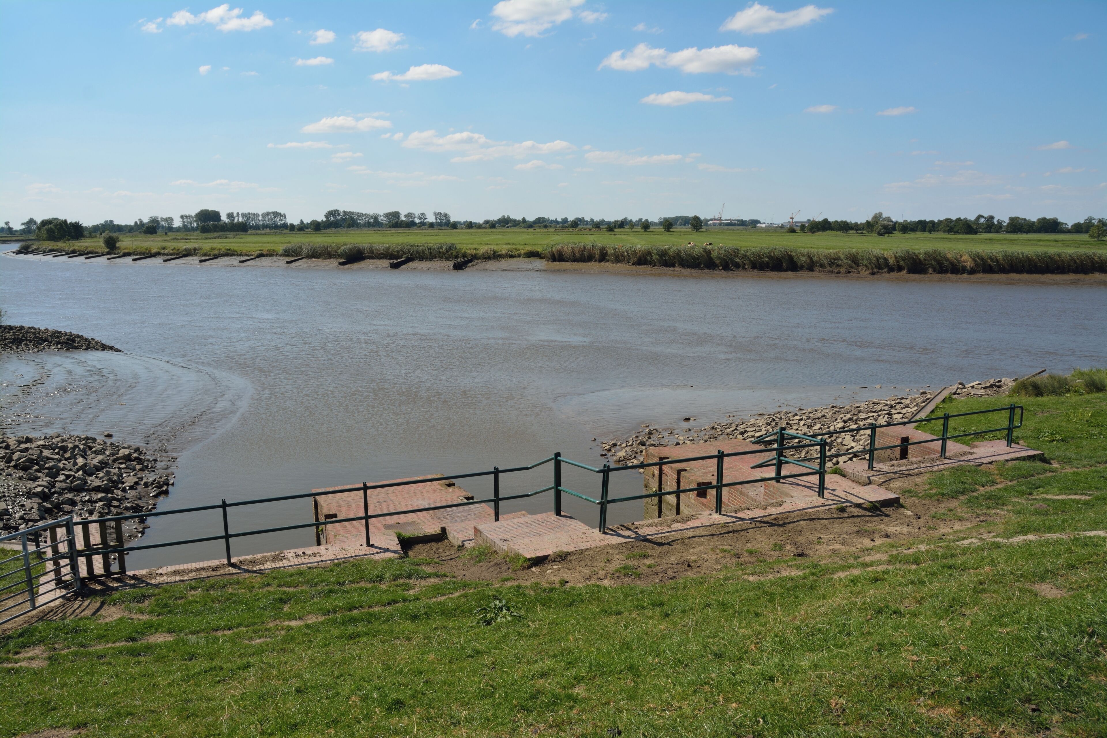 Die Stör am Schöpfwerk Neuenbrook