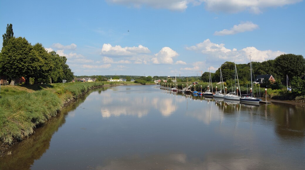 Heiligenstedten, Klappbrücke, Anlegestelle an der Klappbrücke