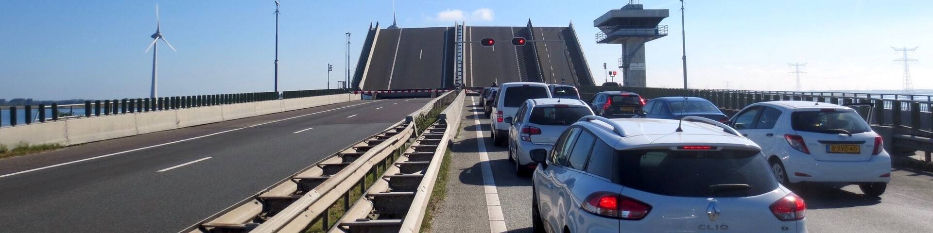 Opengaande Ketelbrug over het Ketelmeer (A6).
#architecture