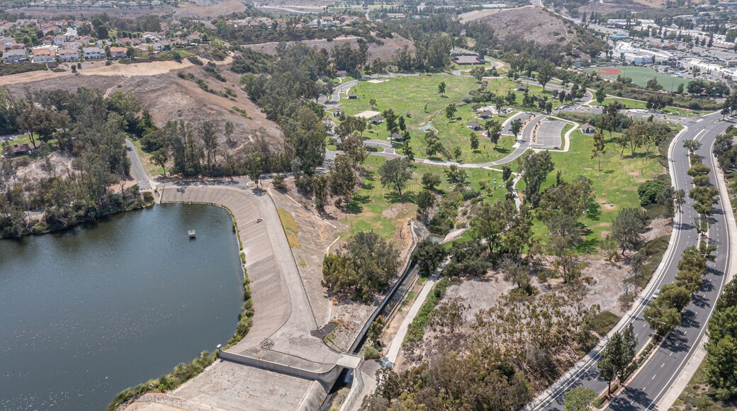Aerial view of homes on a hill overlooking a lake in Southern California.