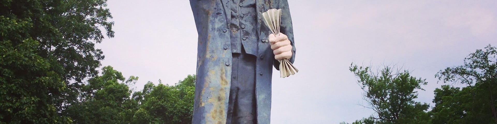 There's a small break in the chain link fence all the way to the left- near the highway. This place is closed, but this is the worlds Tallest Abraham Lincoln. That's my dog near his foot.