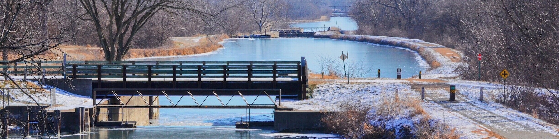 This is a photo from the top of a bridge showing the tiered lock system flowing west to east on the Hennepin Canal. From the feeder canal in Sheffield, Il, the water flows east to west AND west to east from the center of the pool. Difficult to explain:)