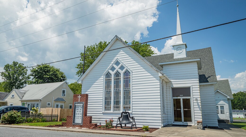 Showell featuring a church or cathedral