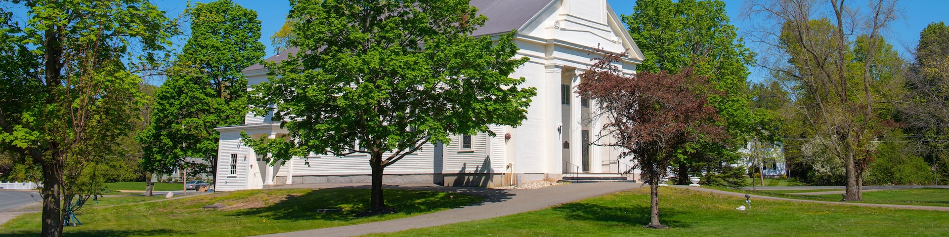 Congregational Church of Topsfield at 9 E Common Street at Town Common in historic town center of Topsfield, Massachusetts MA, USA.