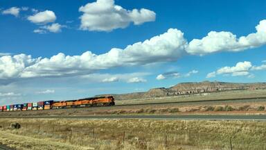 The rails are busy. This is the sixth train we've seen this afternoon. Like this pic because of the cloud formation and mountain backdrop.
#trains#newmexico