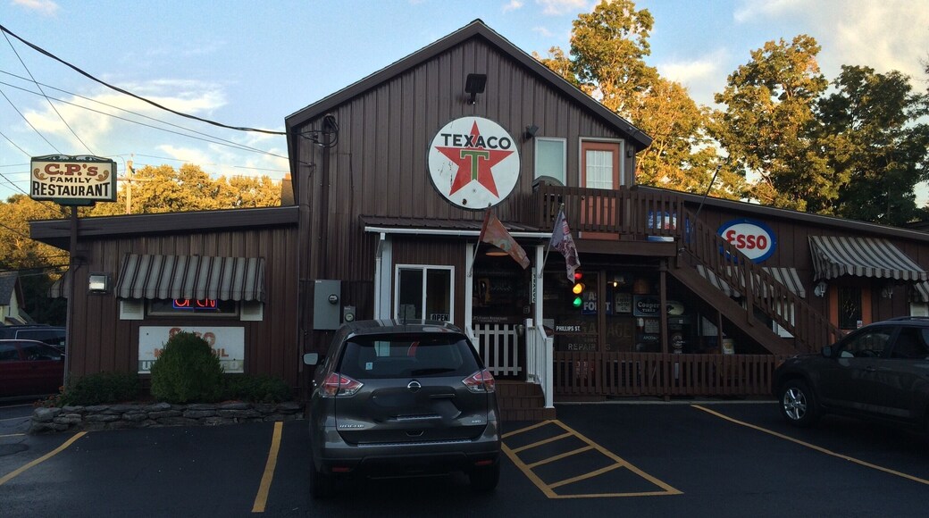 Great family restaurant with a lot of memorabilia to see.