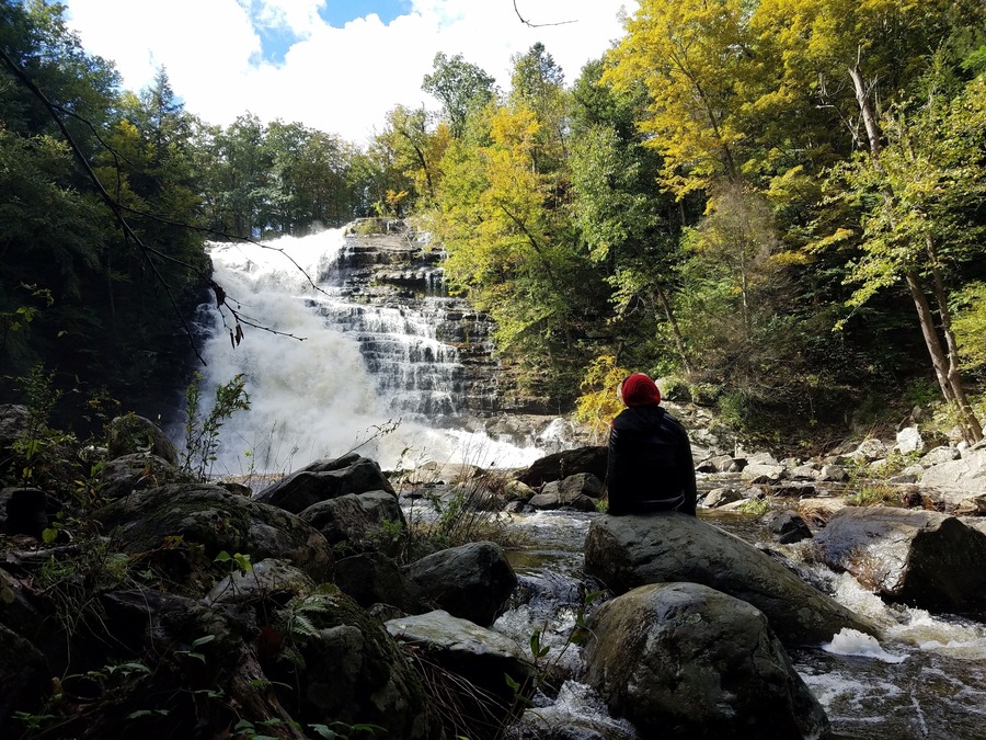 Small walk down to this massive waterfall. Can be viewed from the top and bottom¡