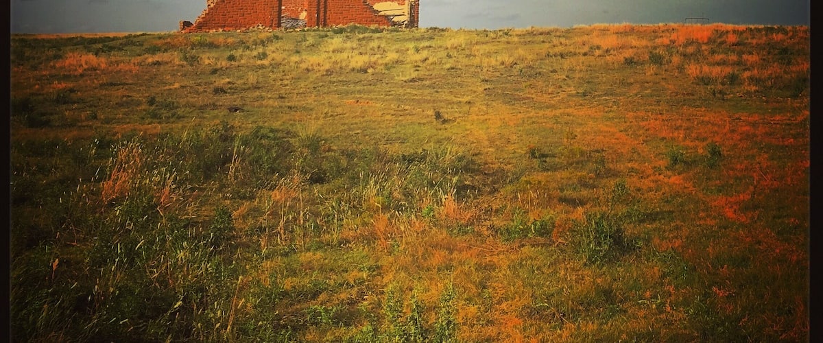 The old Pie Flat School isn't too hard to spot when you get a little ways off the highway. Just go East of Hammon and then South a bit to find this abandoned treasure.