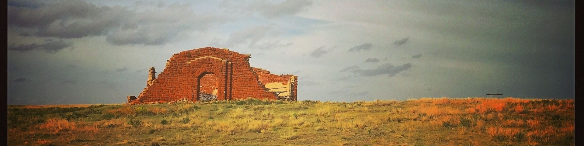 The old Pie Flat School isn't too hard to spot when you get a little ways off the highway. Just go East of Hammon and then South a bit to find this abandoned treasure.
