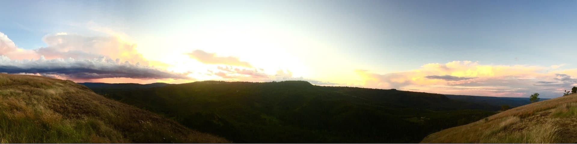 Perfect place to catch a sunrise or sunset in Toowoomba. Even better with a storm rolling in! #australia #thatview #sunset