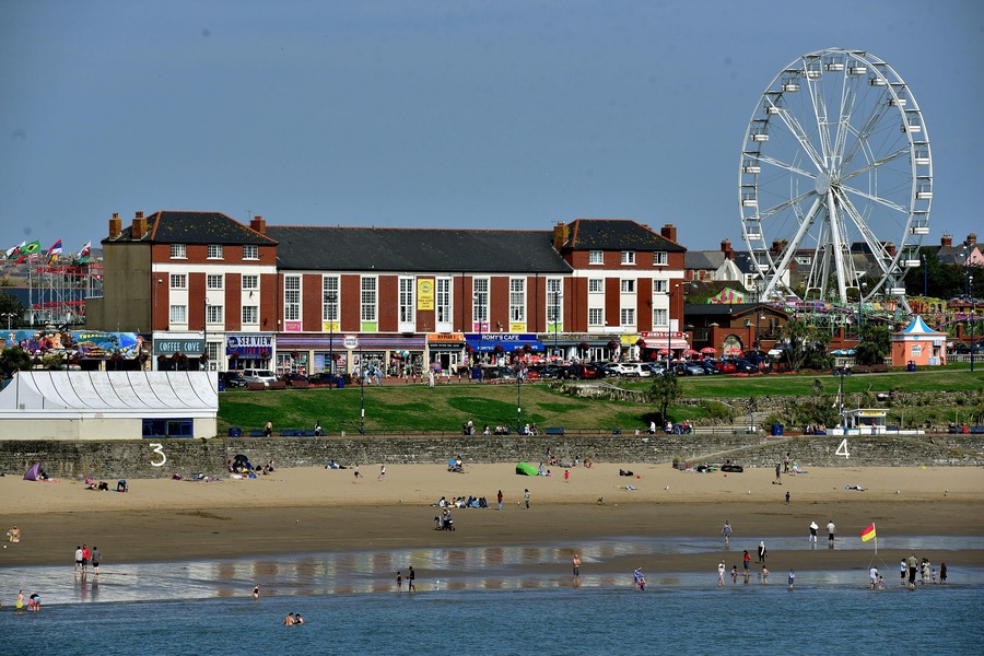 PJ16YE Barry Island, Vale of Glamorgan, South Wales is a popular seaside tourist attraction. Pictured enjoying late summer sunshine 2018 .  Whitmore Bay pic.