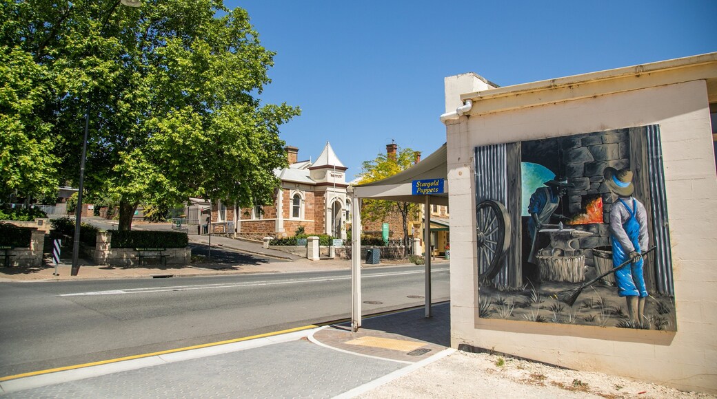 Nairne which includes outdoor art