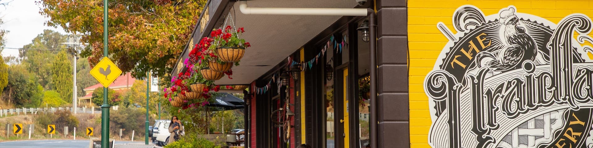 Uraidla featuring outdoor art