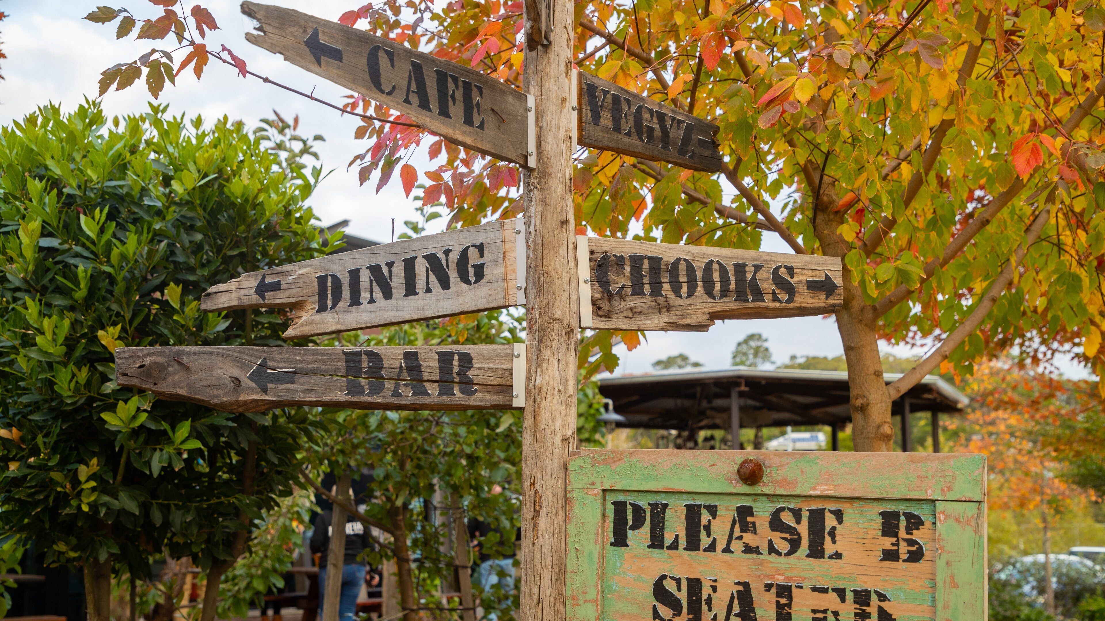 Uraidla which includes signage