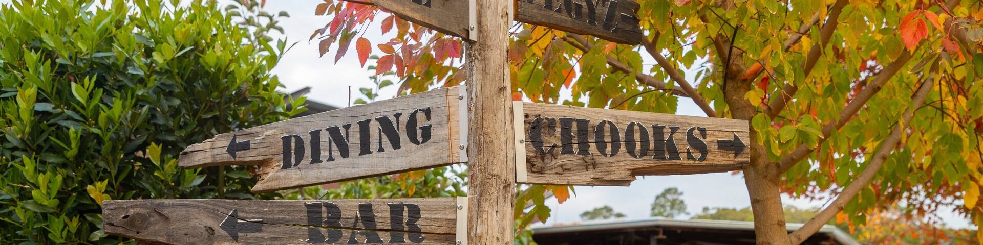 Uraidla which includes signage