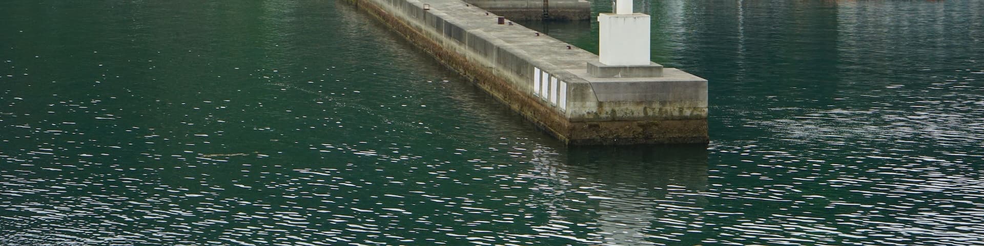Lighthouse at Port of Yawatahama in Ehime, Japan - 日本 愛媛県 八幡浜港 灯台