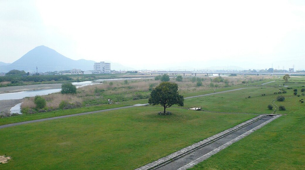 A picture taken while walking along the Nakasendo. It's of the Yasu River. 〔The photographer's original comment〕 It was taken from this location, the bridge of the Prefectural Road 2 (Kyū-Nakasendō), viewing south and upstream. --->See also the map.--トトト (talk) 05:21, 8 October 2011 (UTC)