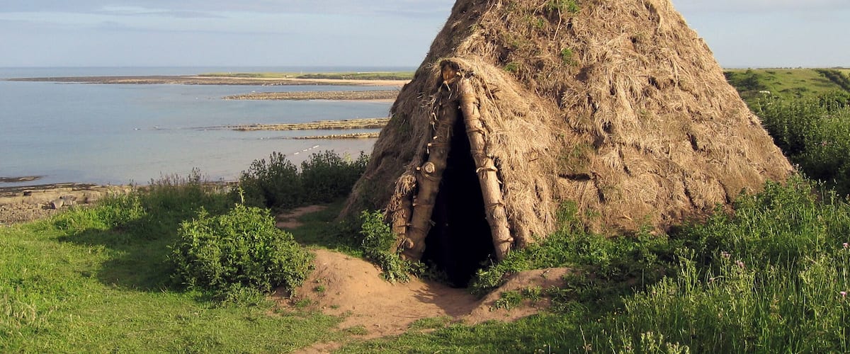 Reconstructed Mesolithic round-house Replica of a 10,000 year old round-house which was excavated from a nearby cliff-top site which had been discovered by the identification of flint artifacts in the eroding cliffs by amateur archaeologists.
