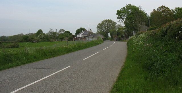 Minor road linking the A5 and the B5420