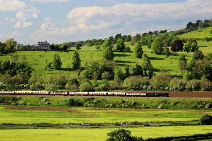 Pullman Express at Newton-St-Loe