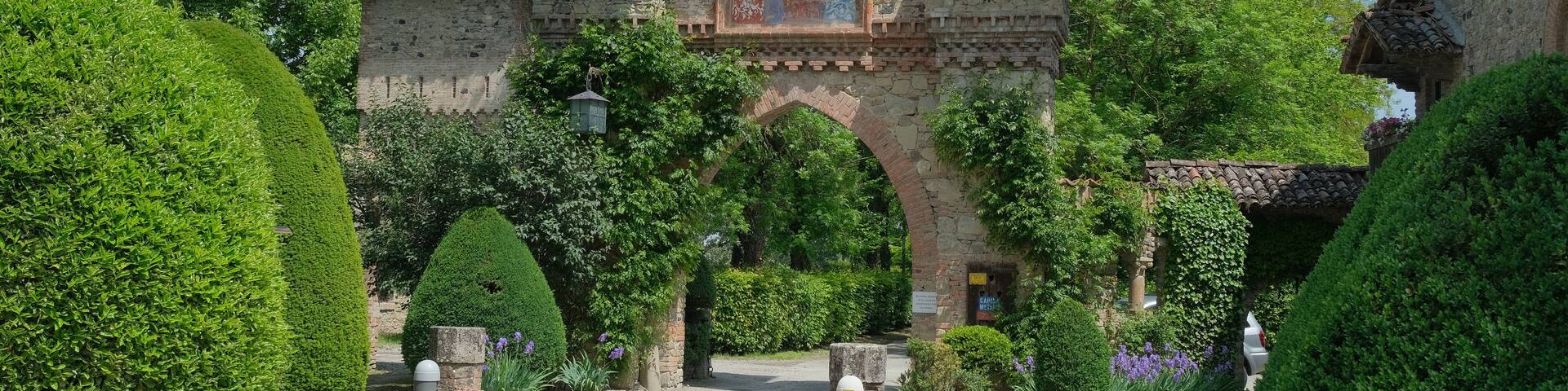 Porta d'accesso del villaggo neomedievale di Grazzano Visconti.