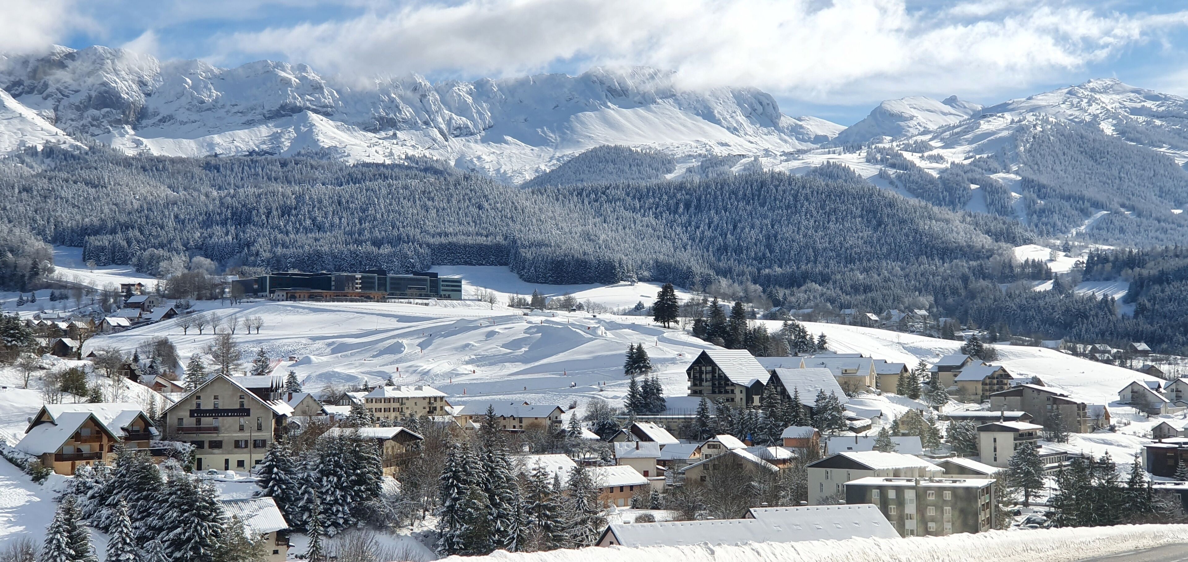 Remontées mécaniques fermées pour cause de COVID à Villard De Lans  mais activités Ski de Randonnée ou Ski de Fond ouvertes