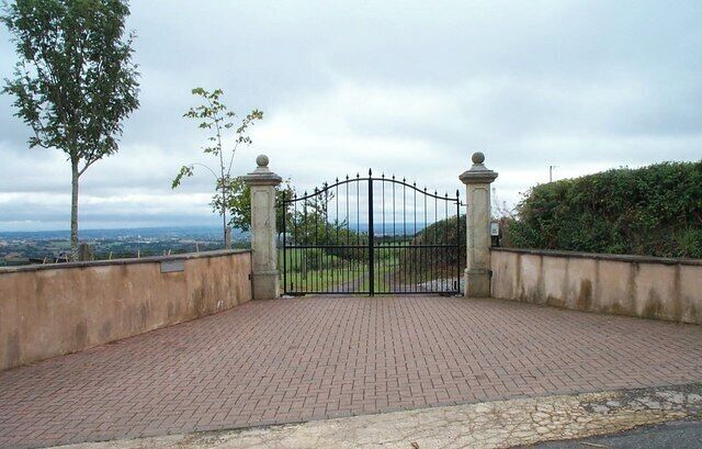 Impressive Entrance. The house lies out of shot down a long drive. To the left there is a properly maintained stile, and in fact a footpath runs alongside the drive for over half its length. The modern map seems to indicate that the footpath has been diverted when it gets close to the house to afford more privacy.