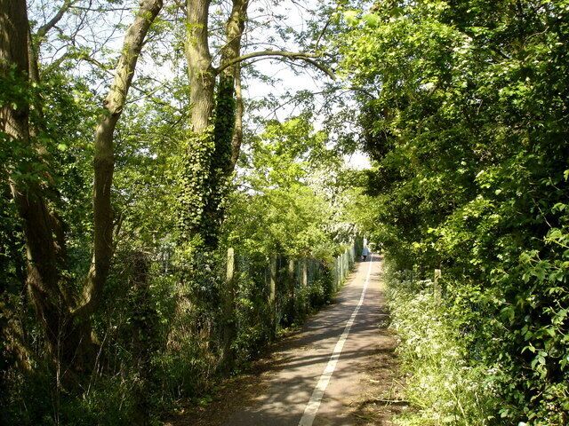 Cut-through between Bell Lane and Ropes Drive