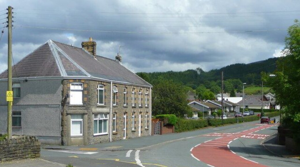 Bend in Brecon Road, Penrhos Looking east, away from Ystradgynlais.