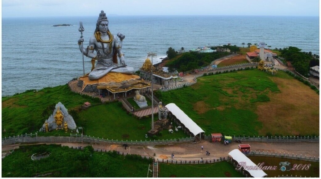 MURUDESHWAR, Karnataka: #lordshiva #statue of #murudeshwar is the 2nd #talleststatueofshiva in the world. The #magnificient view as seen from the 18th floor of the #murudeshwartemple #gopura. Murudeshwar is another name for Lord Shiva.