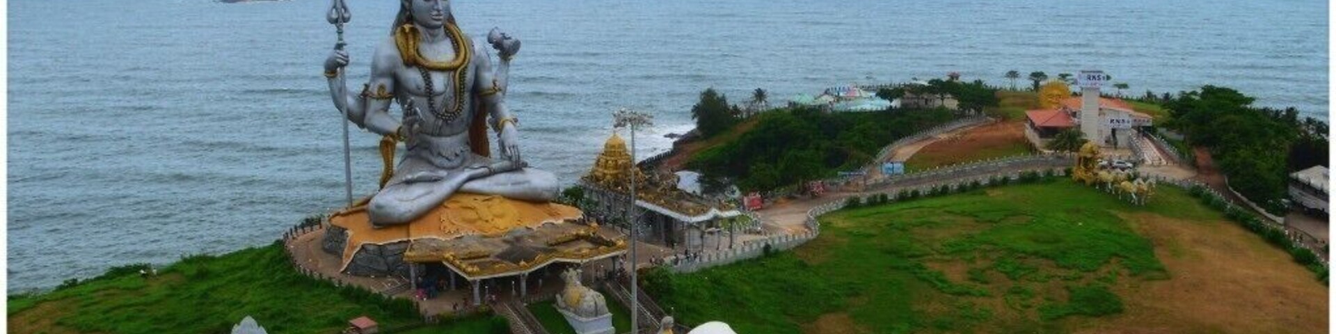 MURUDESHWAR, Karnataka: #lordshiva #statue of #murudeshwar is the 2nd #talleststatueofshiva in the world. The #magnificient view as seen from the 18th floor of the #murudeshwartemple #gopura. Murudeshwar is another name for Lord Shiva.